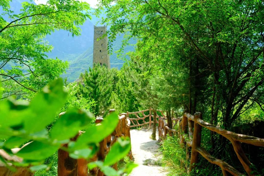免门票！成都出发1.5h，景色不输九寨沟，来川西过20℃的夏天吧！
